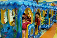 來自深海的陸地之約，兒童游樂設施之海洋軌道小火車
