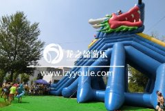 在兒童水上樂園設備中有一條守護您的神龍！