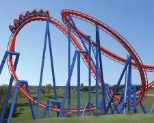 四川內(nèi)江游樂場設(shè)備發(fā)生故障，導(dǎo)致一臺“完美風(fēng)暴”游樂設(shè)施停擺