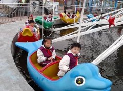 長見識(shí)了_海豚戲水游樂設(shè)備原來如此受小朋友歡迎